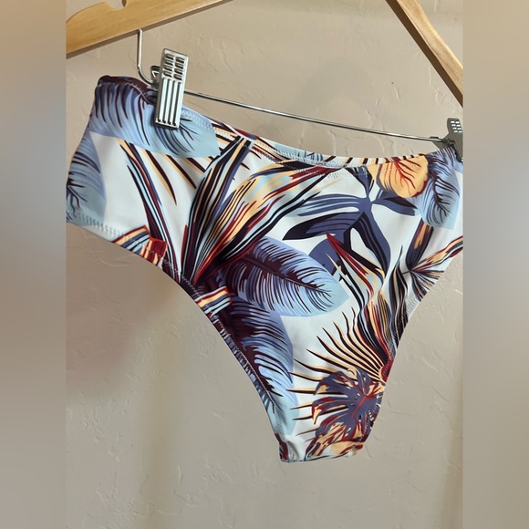 NWT Cupshe High-Waisted Bottoms, Hawaiian/Floral Pattern, Size XL - Picture 3 of 6
